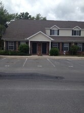 Building Photo - 11 Guinevere Ln