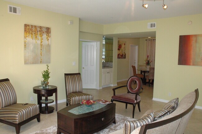 LIVINGROOM - 1250 Midvale Ave