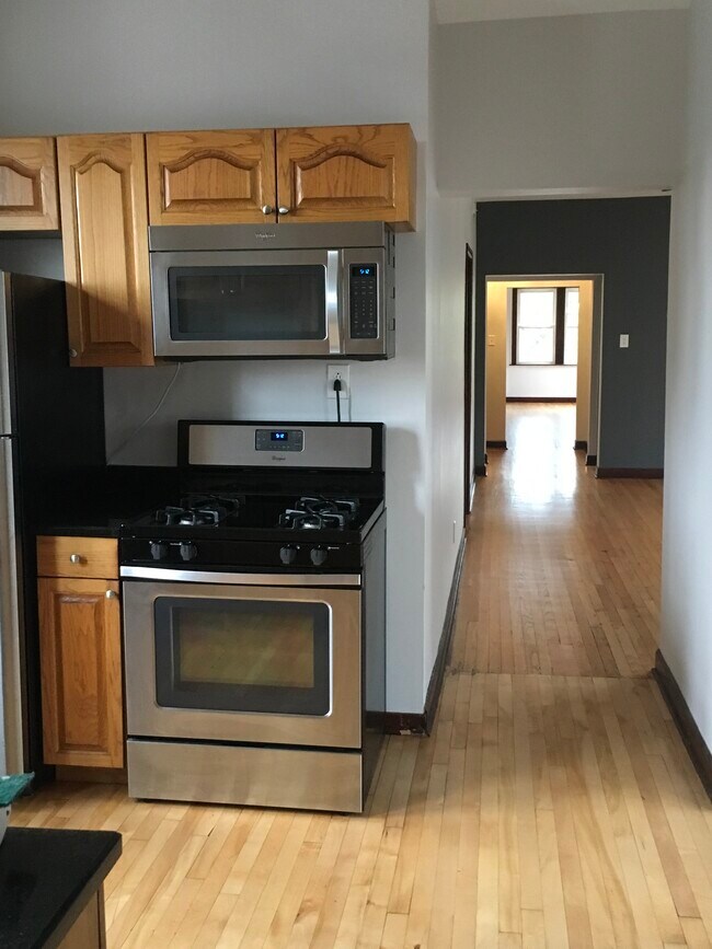 Building Photo - 2338 N Avers Ave