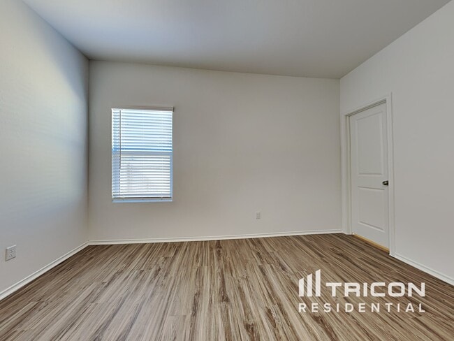 Building Photo - 217 Mica Trl