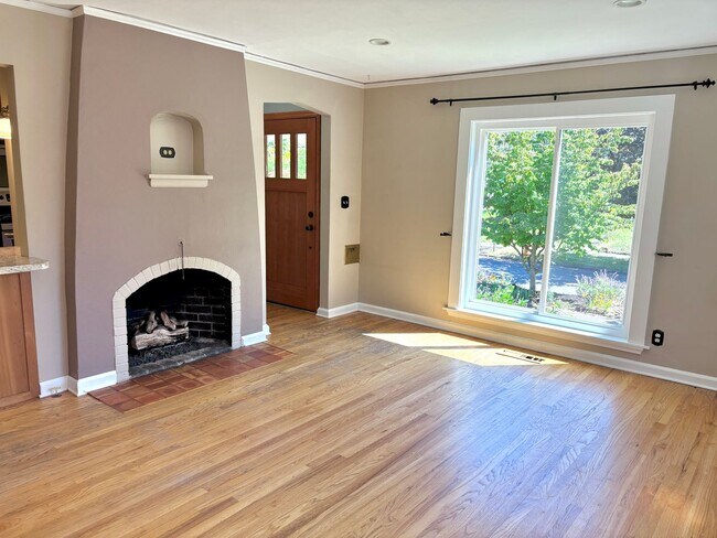 Building Photo - Spacious Montavilla Home on Corner Lot with Hardwoods, A/C, 1 Car Detached Garage, Finished Attic...