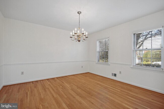 Foto del edificio - 6815 Melrose Dr