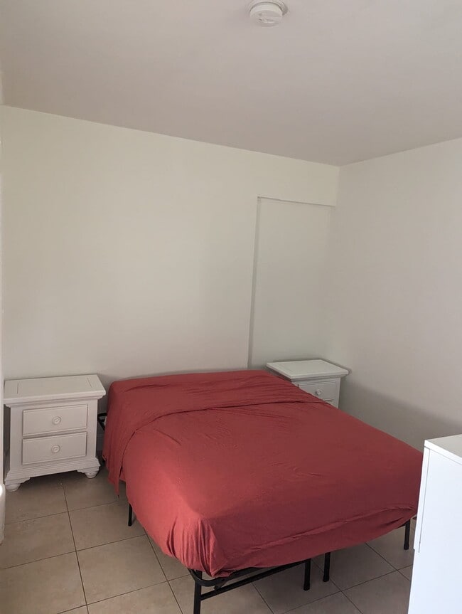 Foto del edificio - 808 NE 8th St