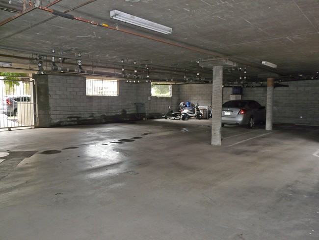 Interior Photo - 10903 Camarillo St