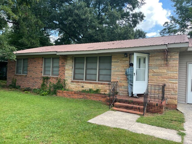 Foto del edificio - 1405 Woodland Dr