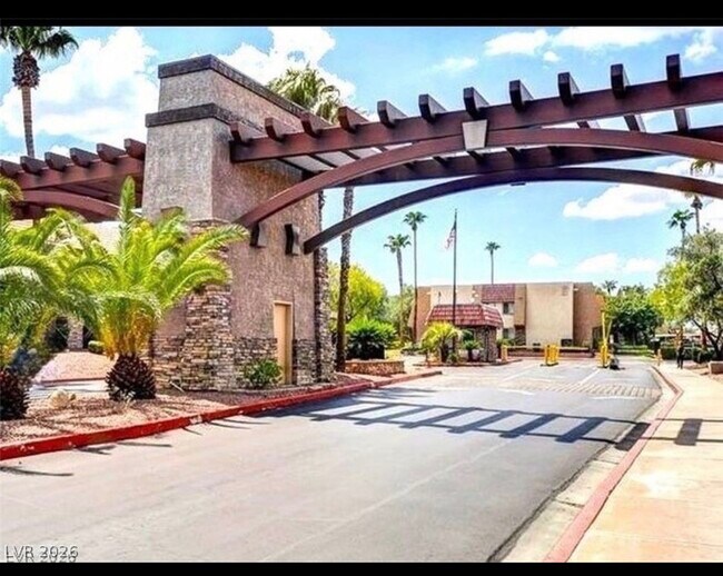 Foto del edificio - 5044 River Glen Dr