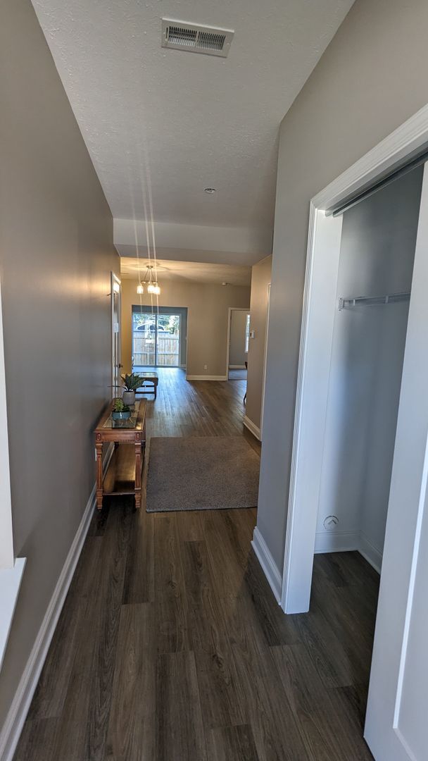 Foto del edificio - 2023 Beautiful 3 Bedroom home with first floor master bedroom