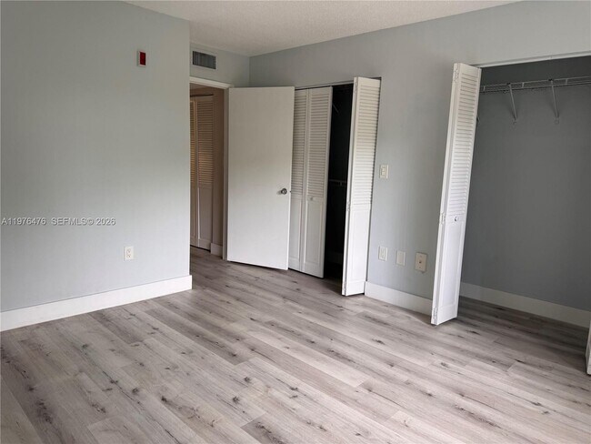 Foto del edificio - 4440 NW 107th Ave