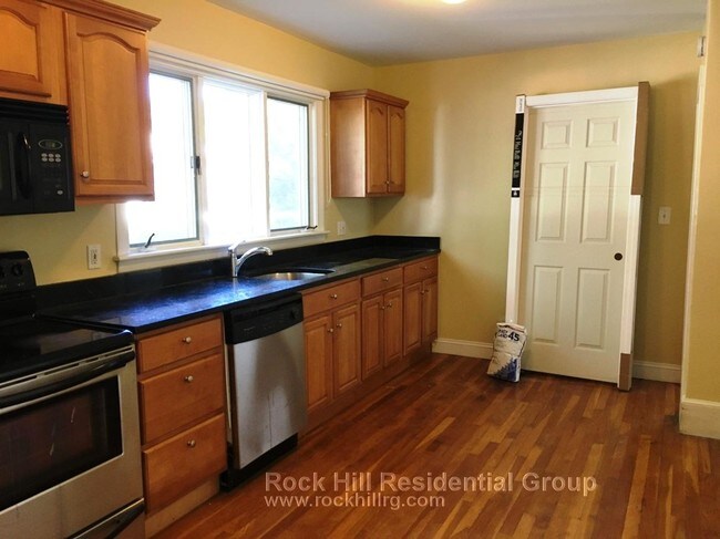 Building Photo - 61 Surrey St