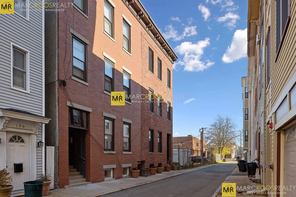 Foto principal - 192 Athens St