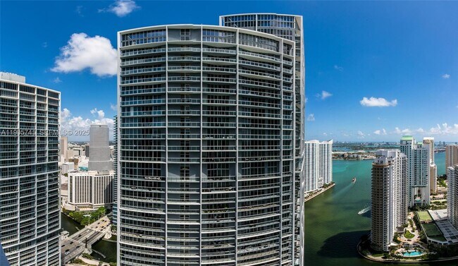 Foto del edificio - 495 Brickell Ave