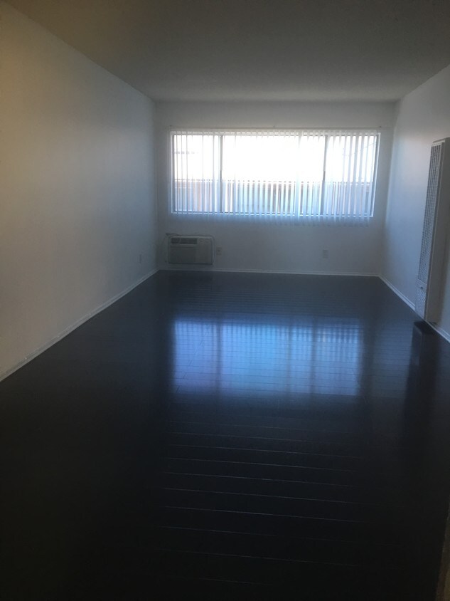 Foto principal - 245 S Rampart Blvd