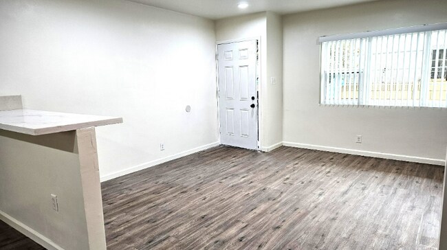 Foto del edificio - 11516 Eucalyptus Ave