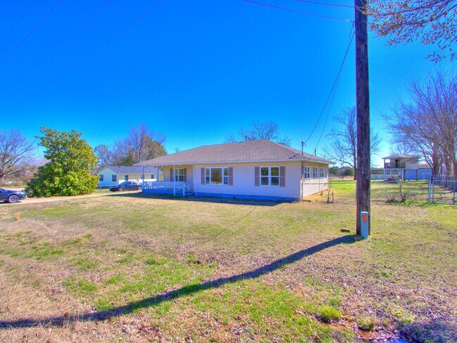 Foto del edificio - 37005 Lake Rd