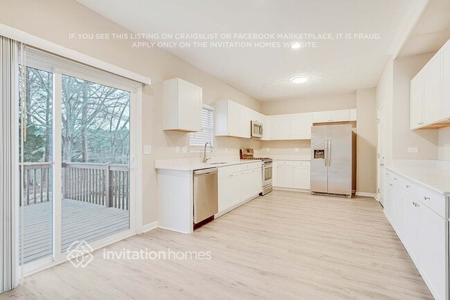 Foto del edificio - 482 Waterfront Dr