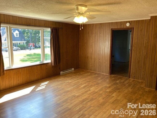 Foto del edificio - 7903 Blackwood Rd