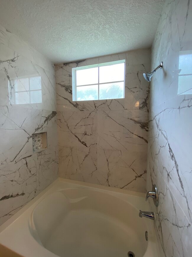 Building Photo - 9857 Baywinds Dr Apt 9112