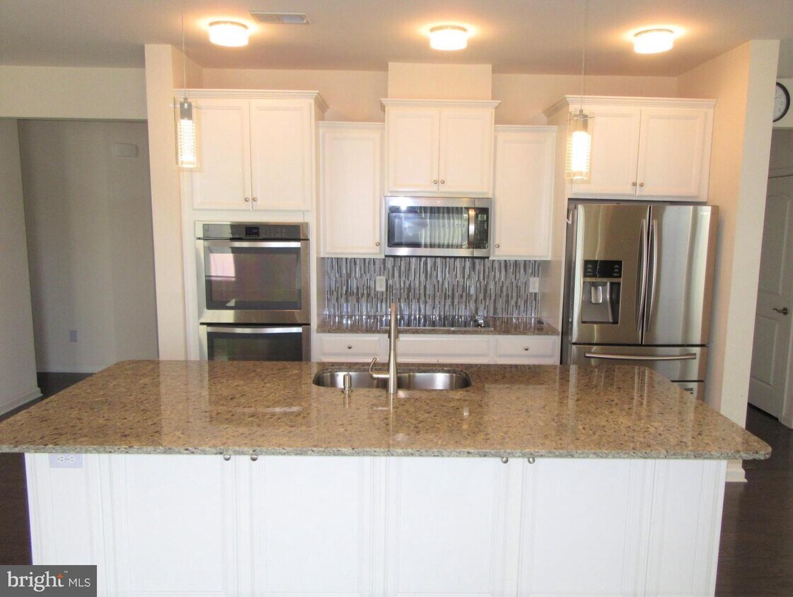 Primary Photo - 515 Cilantro Ct