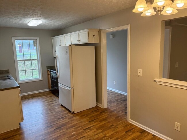 Building Photo - 573 Elrod Ave