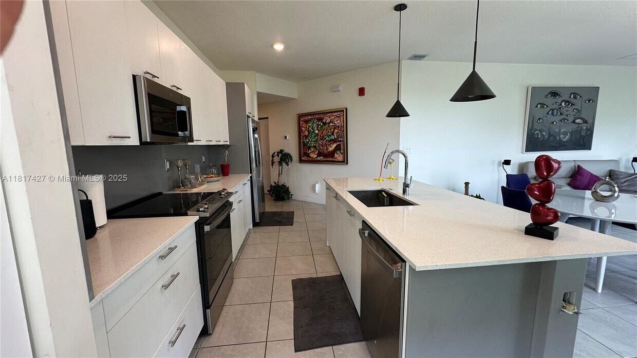 Foto principal - 8001 NW 41st St