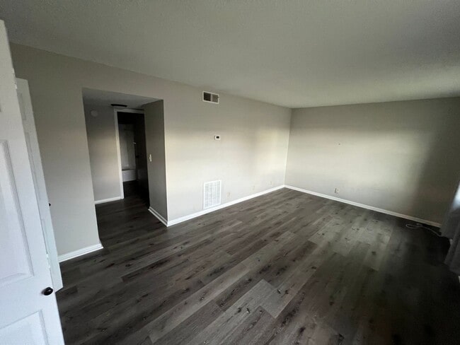 Foto del edificio - 1 bedroom 1 bath. cute and cozy!  REDUCED ...