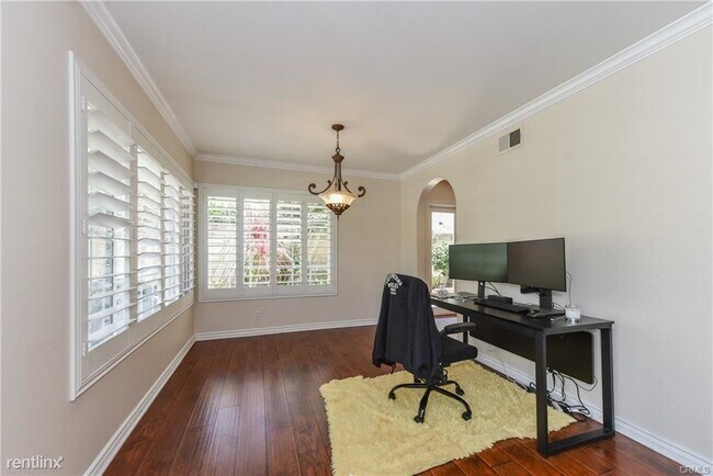 Building Photo - 4 br, 3 bath House - 5261 Bordeaux Ave