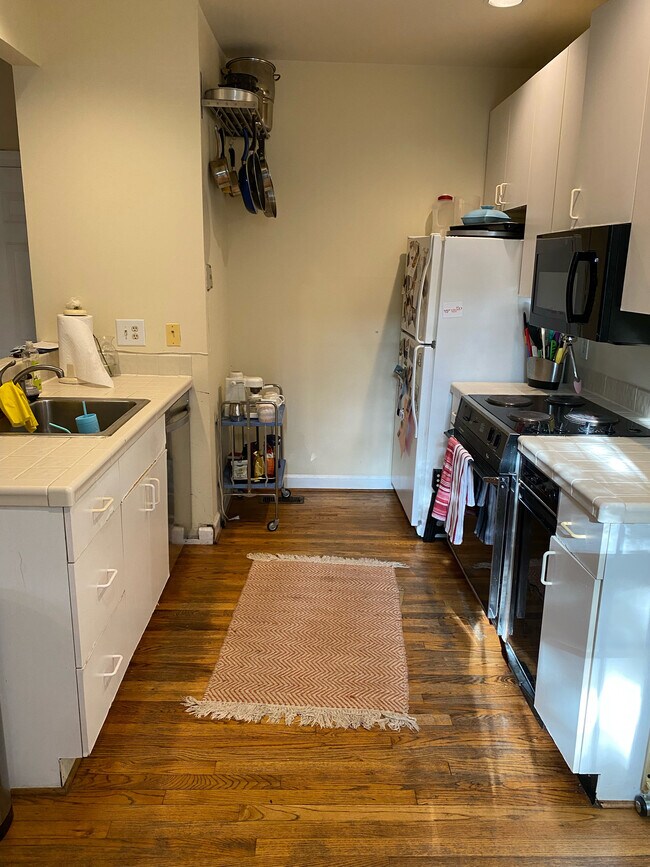 Foto del edificio - 1715 Swann St NW