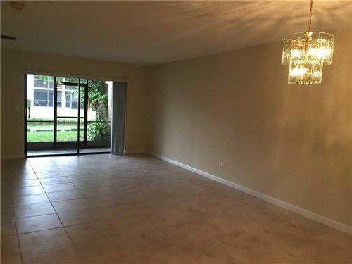 Building Photo - 445 Lakeview Dr