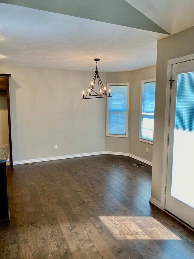 Building Photo - 874 E Ozark Jubilee Dr