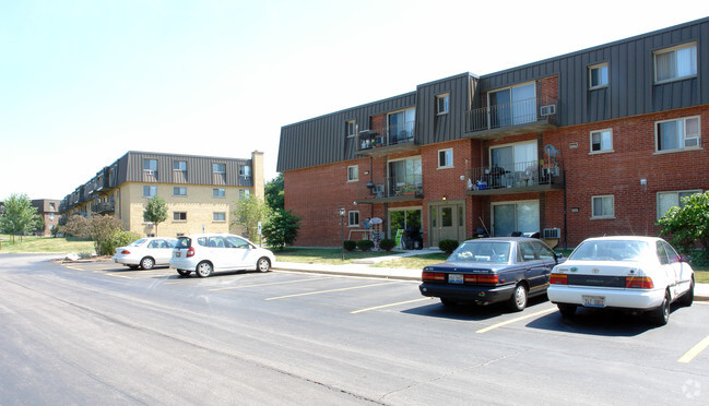 Building Photo - Fairway Greens Apartments