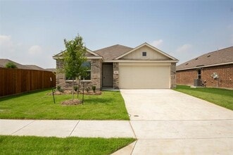 Building Photo - 2905 Kings Table Ct