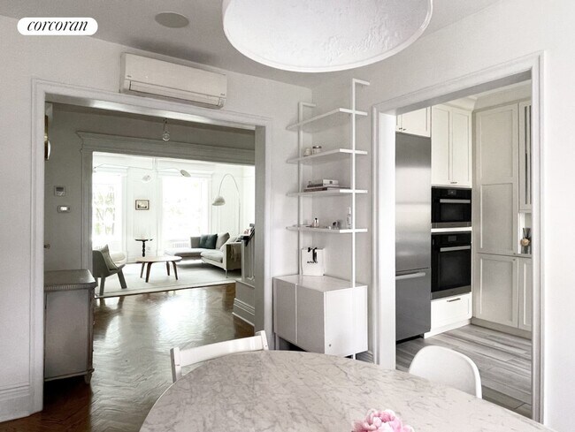 Foto del edificio - 1063A Sterling Pl