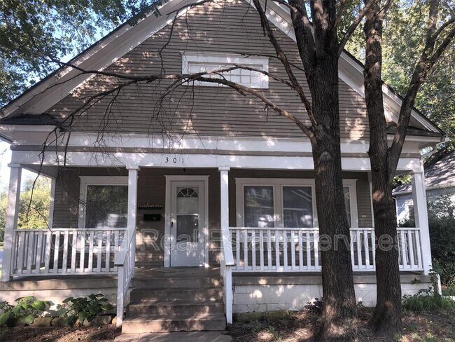 Building Photo - 301 N Green St