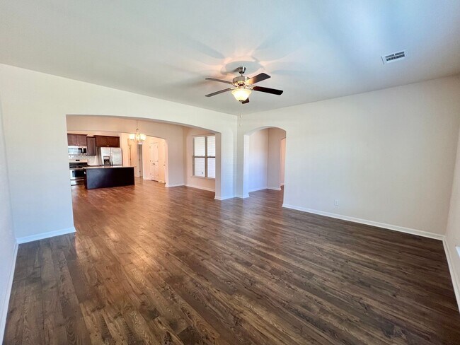 Foto del edificio - Spring semester lease ready!  Lovely 3-Bed...