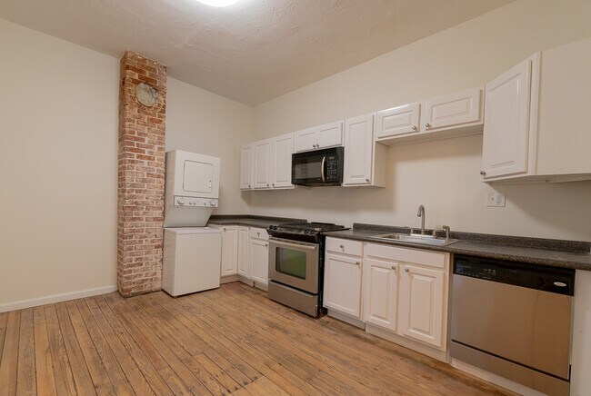 Building Photo - 35 N Bingham St