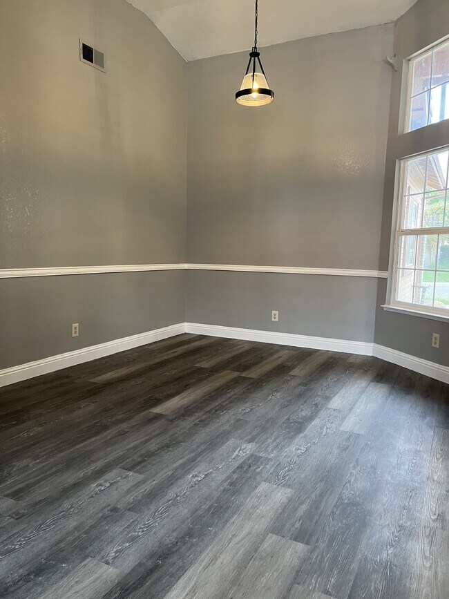 Building Photo - 2021 Nand Dr