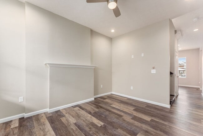 Building Photo - 1363 Summit St