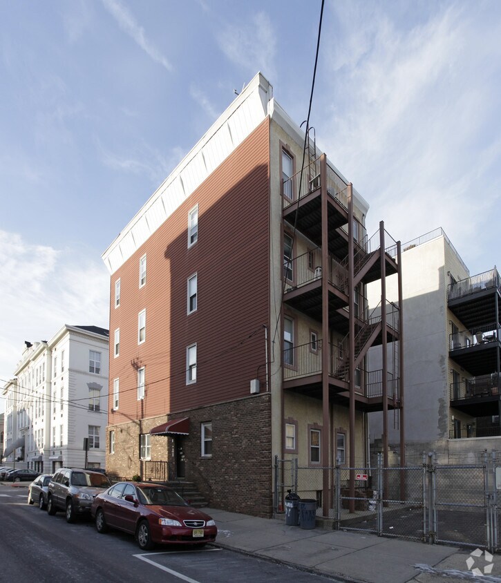 Foto del edificio - 701 Adams St
