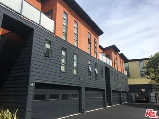 Building Photo - 800 Hampton Dr