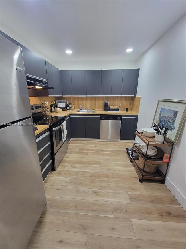 Foto del edificio - 2500 Parkview Dr
