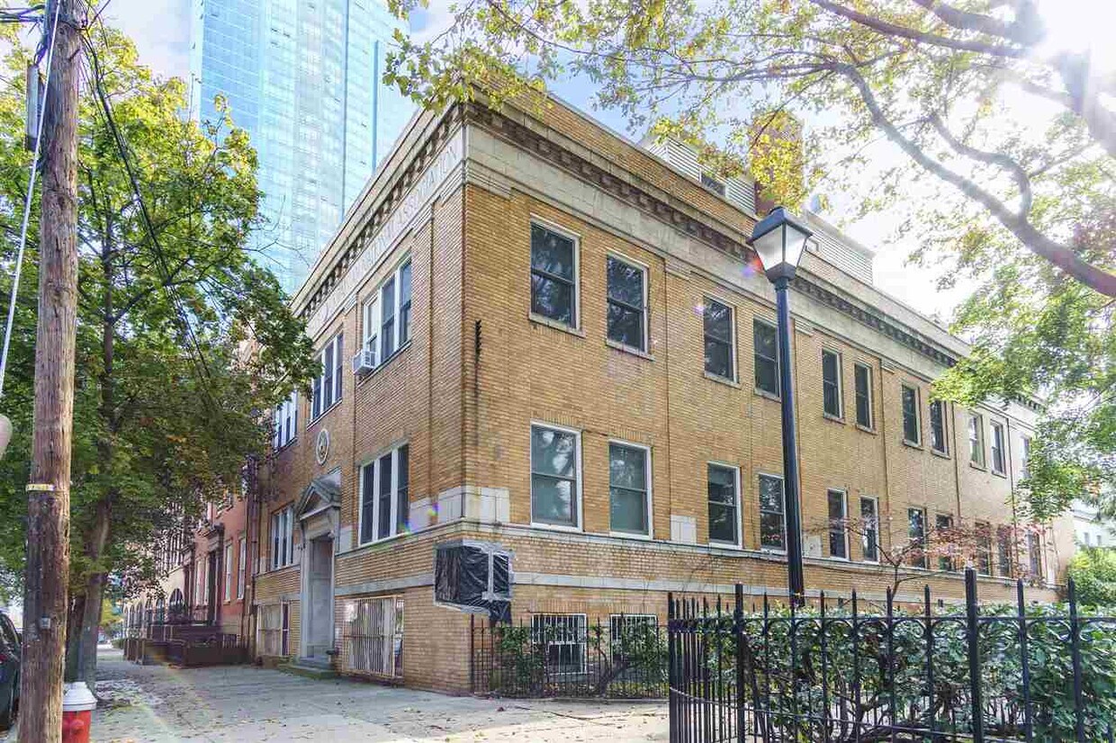 Primary Photo - 81-83 Grand St