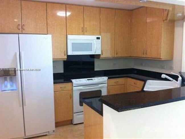 Building Photo - 801 Brickell Key Blvd