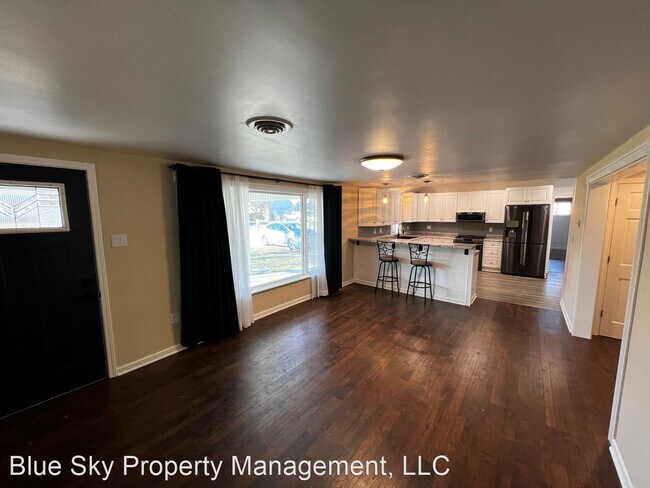 Building Photo - 4 br, 2 bath House - 1812 N Manring Ave.