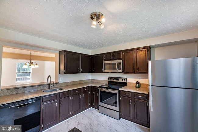 Building Photo - 1495 Autumn Ridge Cir