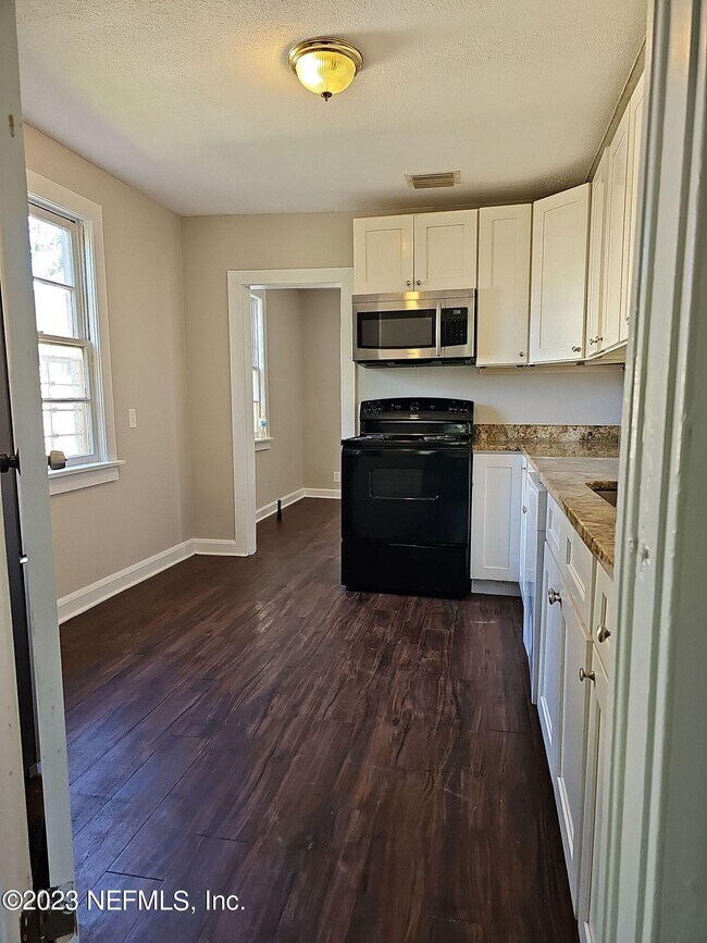 Foto del edificio - 1736 W 17th St
