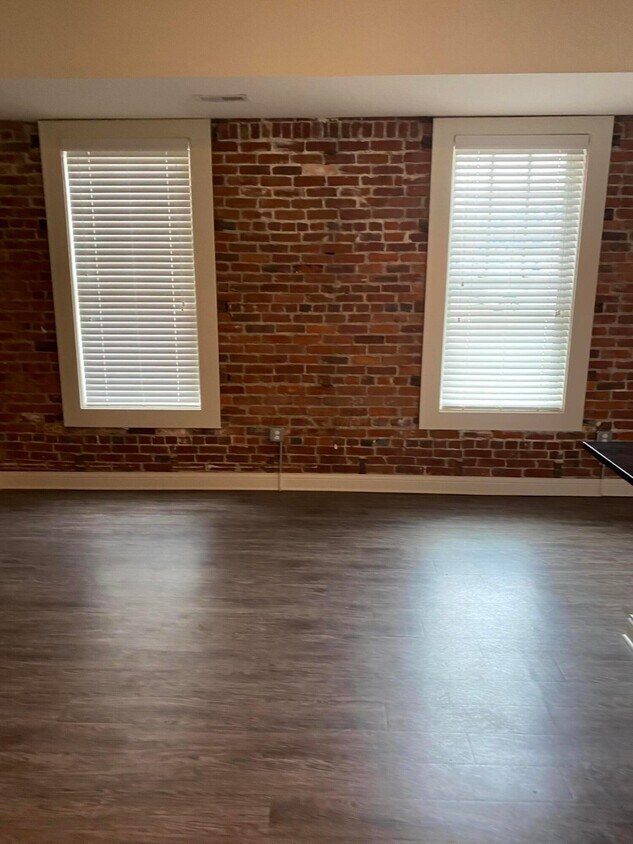 Foto del edificio - 738 Bryden Rd