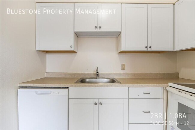 Building Photo - 3430 SE 58th-12