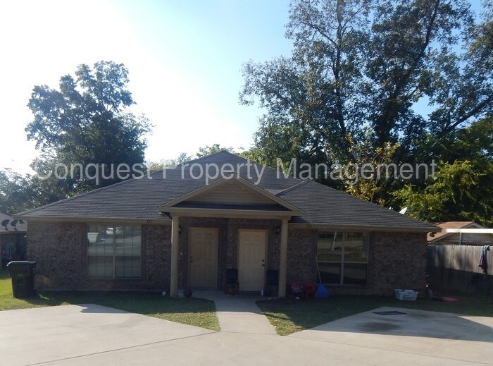 Primary Photo - 525 S Clayton Ave