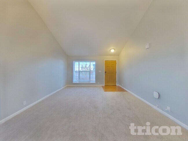 Foto del edificio - 12254 Pine Valley Cir