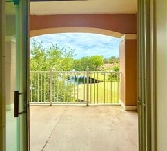 Building Photo - 625 Fairway Dr